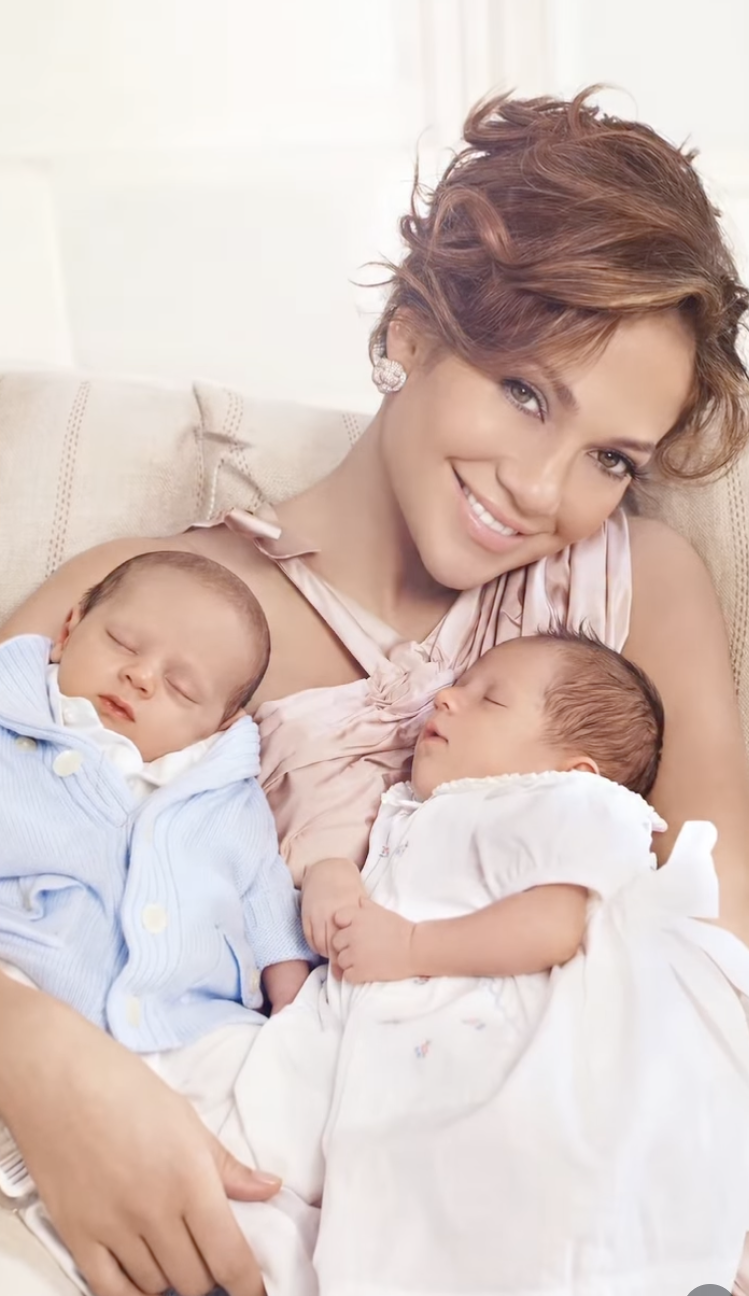 "Ви такі вже дорослі": Дженніфер Лопес розчулила фото зі своїми близнюками на їхнє 18-річчя